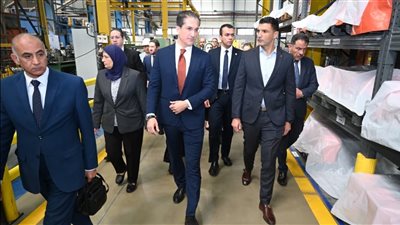 وزير الصناعة يتفقد مصنعين متخصصين في الصناعات الهندسية والغذائية بمدينة العاشر