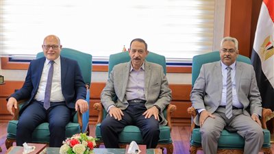 محافظ سوهاج يستقبل رئيس الجامعة للتهنئة بثقة القيادة السياسية