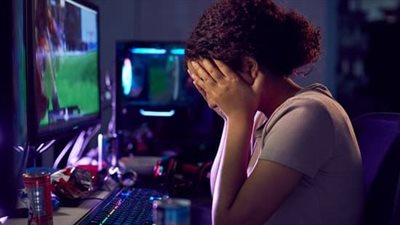 السجن 3 سنوات للمتهم بابتزاز خطيبته السابقة بصور عارية اخذها من فيديو كول