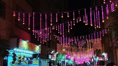 خيوط من نور تجمعنا.. شوارع الجيزة تتجمل استقبالا للشهر الفضيل