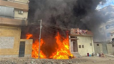 حريق ضخم يلتهم مصنع لتدوير الأقمشة بسمنود وألسنة اللهب تهدد الجوار
