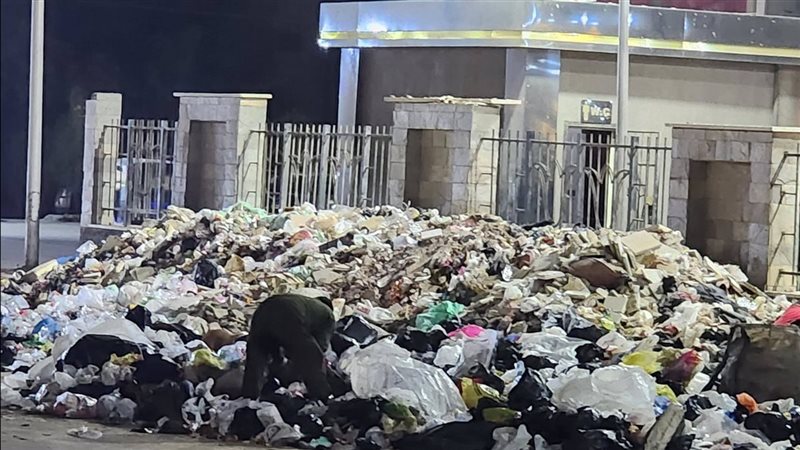 القمامة تحاصر ممشى