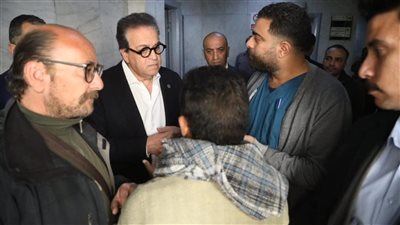 وزير الصحة يجري جولة مفاجئة بمستشفى السلام التخصصي ويحيل المدير للتحقيق