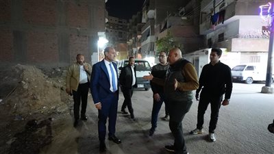 محافظ أسيوط يقود جولة مسائية مفاجئة بحي غرب ويطلق حملة مكبرة لرفع المخلفات