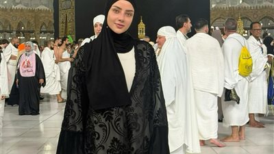 رضوى الشربيني من أمام الكعبة: «اطمئنَّ قلبي.. فقد فوضت أمري إلى ربي»