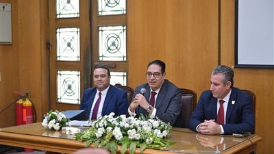 جامعة القاهرة تطلق برنامجًا موسعًا لتأهيل القيادات والكوادر الإدارية