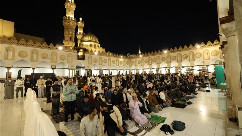 أول طالب جامعي يؤم