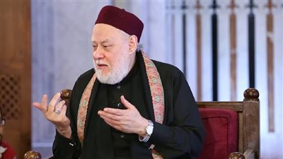 «الحركة لمصلحة الصلاة».. علي جمعة يوضح حكم إغلاق الهاتف أثناء الصلاة