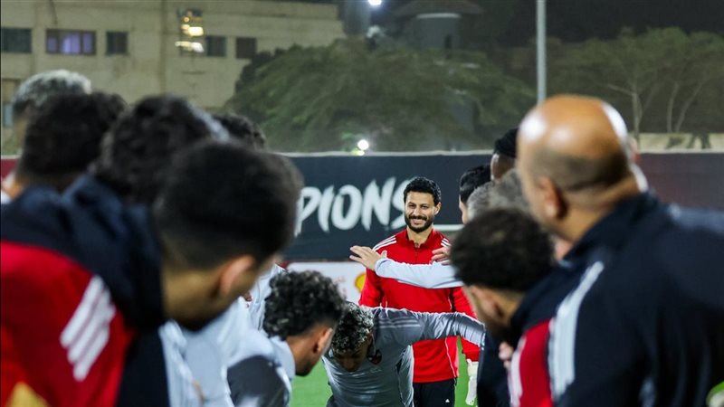 لاعبو الأهلي يحتفلون