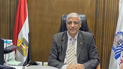 وكيل تعليم قنا يكرم الفائزة بالميدالية الذهبية لرياضة التايكوندو