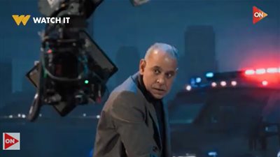 محمود البزاوي في موقف طريف بالكاميرا الخفية: «هاتوا فراولة»