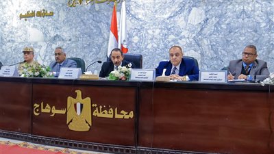 محافظ سوهاج يترأس أول اجتماع تنفيذي ويؤكد: المواطن أولوية قصوى