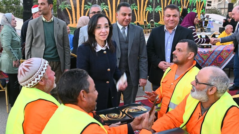 محافظ البحيرة تشارك