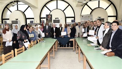لجهودهم المخلصة وتفانيهم في العمل.. تكريم رئيس وأعضاء المطبعة بتعليم بنى سويف 