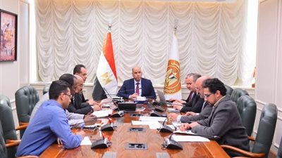 وزير العمل يعقد اجتماعًا لمتابعة الاستعدادات الخاصة بالانتخابات النقابية