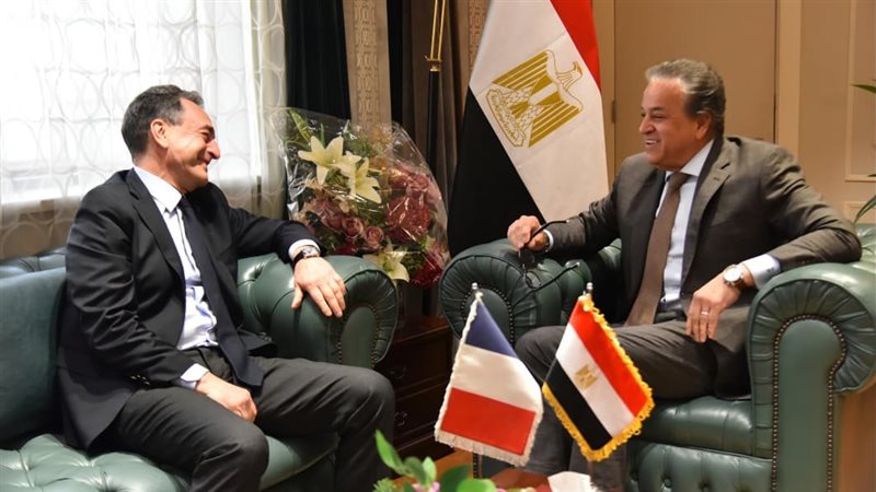 وزير الصحة وسفير