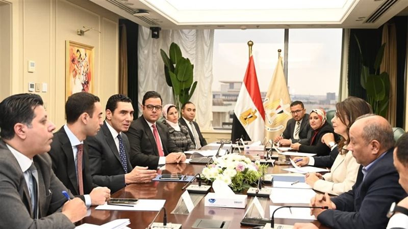 وزيرة الثقافة ووزير