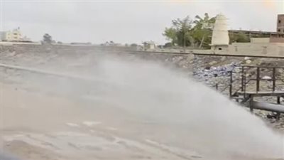 كسر مفاجئ بخط مياه رئيسي في الكيلو 7 بمرسى مطروح وانقطاع الخدمة مؤقتًا
