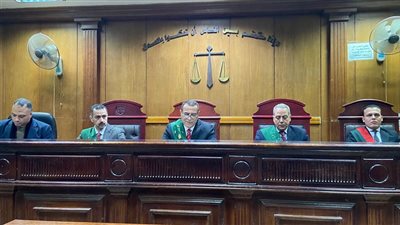 تأجيل محاكمة بائع ملابس وربة منزل لاتهامهما بقتل مسنة وسرقة مصوغاتها بالجيزة 