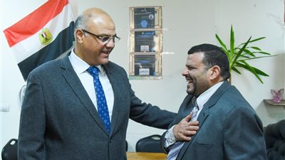 محافظ الإسكندرية يتفقد إدارة خدمة المواطنين ومركز خدمات مصر 