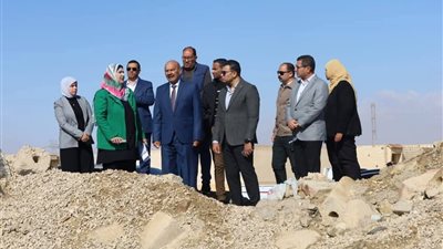 محافظ السويس يتفقد الأرض المخصصة لإنشاء مركز إيواء للكلاب الضالة  