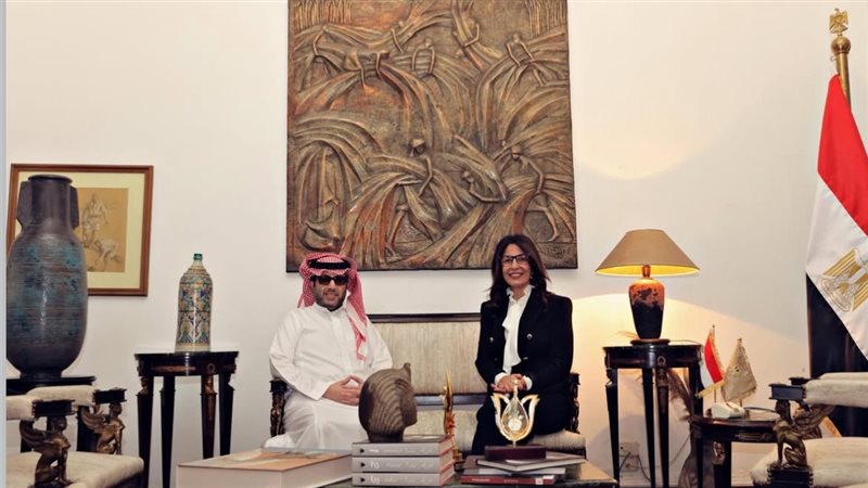 وزيرة الثقافة وتركي