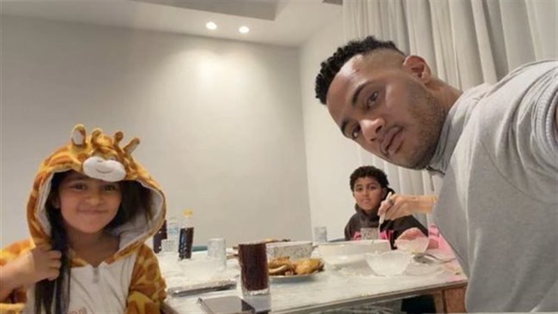 محمد رمضان وأبناءه