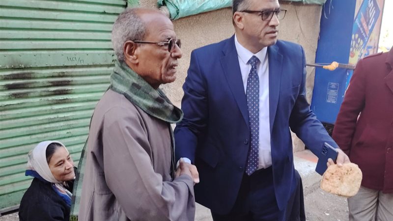 محافظ قنا