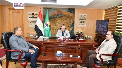 تأكيد التعاون بين محافظة الفيوم والشركة المصرية للاتصالات لتعزيز التحول الرقمي