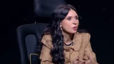 دينا: «مليش رأي بعد رأيه.. وموافقة على فتوى تحريم أموال الراقصات»
