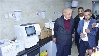 في الكرنك الدولي.. محافظ الأقصر يتابع الخدمات ويحتفي بأول معمل حاصل على الأيزو