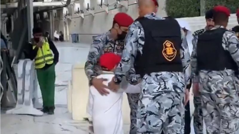 لحظة إنسانية في الحرم