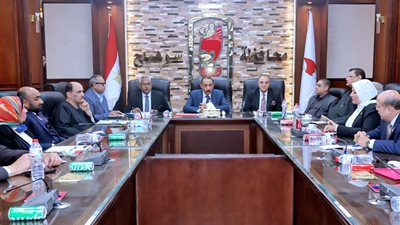 محافظ سوهاج يلتقي نواب البرلمان والشيوخ لبحث أولويات المرحلة المقبلة