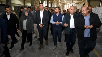 وزير الصناعة ومحافظ القاهرة يتفقدان مصانع شق الثعبان ومركز التكنولوجيا
