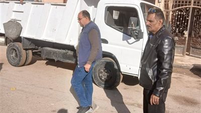 حملات ميدانية مكثفة لصيانة الكهرباء ورفع القمامة وشفط مياه الأمطار بحي عتاقة