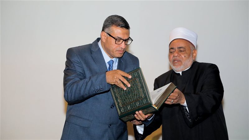محافظ قنا