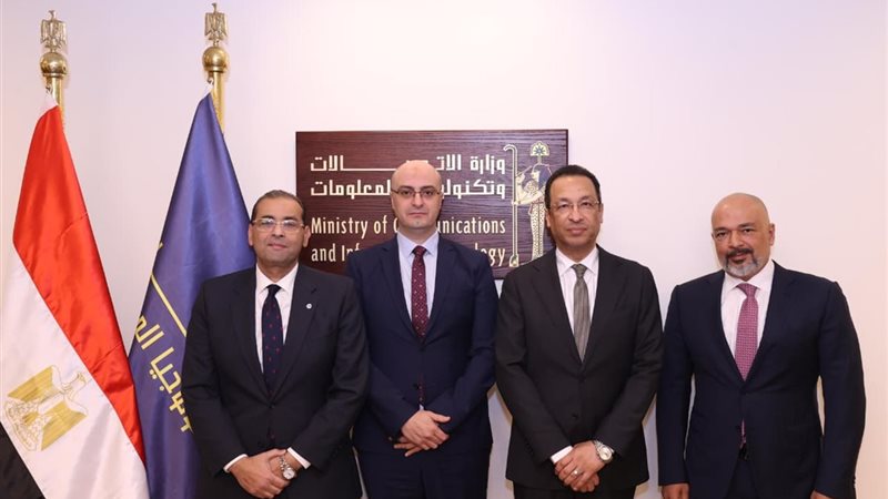 وزير الاتصالات