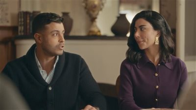مسلسل رأس الأفعى الحلقة 8 .. حوار طريف بين محمد حماد وخطيبته كارولين عزمي