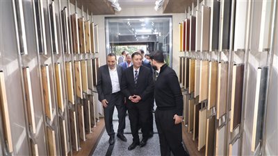 محافظ دمياط يتفقد مصنعى جود وود للكونتر وعسل للأثاث الكلاسيكي والمودرن