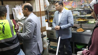 مواجهة المخالفين بالسويس.. ضبط أغذية فاسدة وإنذارات بغلق المحلات غير المرخصة