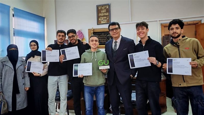 طلاب صيدلة قناة السويس