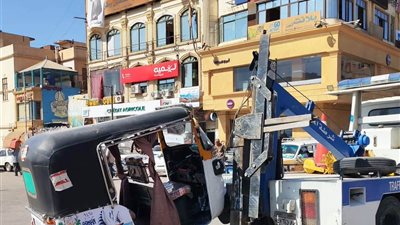 حملات مكبرة لضبط المخالفات وفرض السيطرة في شوارع محافظة أسوان 