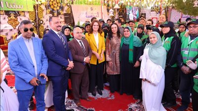 مايا مرسي تطلع على خدمات وحدة إطعام الحاجة عزيزة لجمعية 