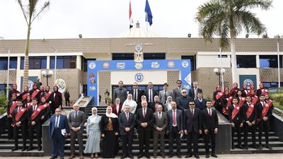 محافظ الإسماعيلية يشيد باستقبال طلاب من أجل مصر بجامعة قناة السويس