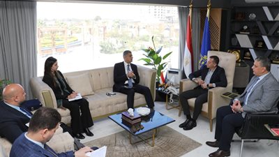 محافظ أسوان يستقبل مدير مركز القاهرة الدولي  لتسوية المنازعات وحفظ السلام 