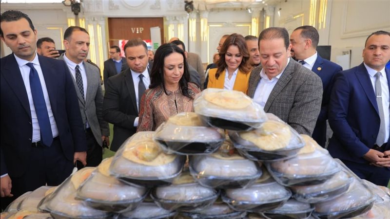 جانب من زيارة وزيرة