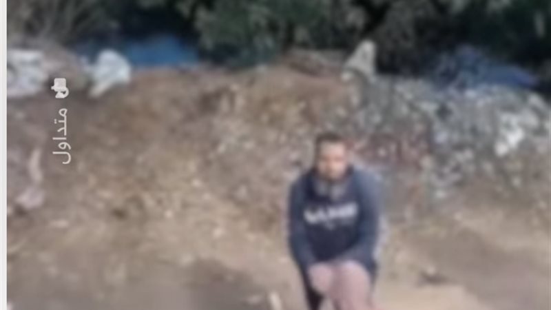 شخص يعتدي على سيدة