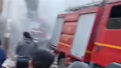 حريق ضخم فى مخزن مواد غذائية بمنطقة حي السادات في أسيوط ومحاولات للسيطرة عليه