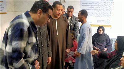 نائب محافظ الأقصر يزور مصابي حادث انقلاب ميكروباص بأرمنت ويوجه بتقديم الرعاية 