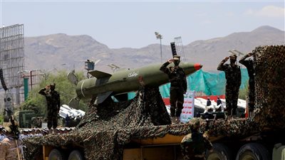 دبلوماسي : الحوثي يوازن بين التضامن مع إيران وعدم الإضرار بالمصالح العربية|خاص